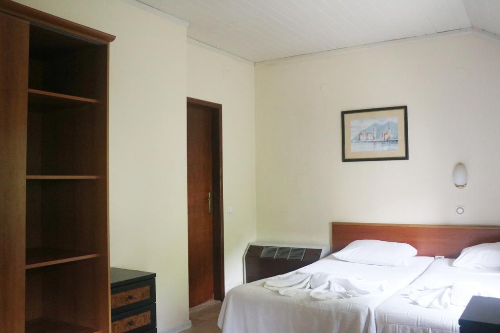 Garni Hotel Vila Aleksandar Herceg Novi Exterior photo